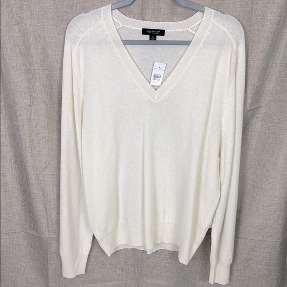 Ann Taylor NEW Women’s XXL 100% Cashmere V-Neck Lightweight Sweater - Picture 1 of 9